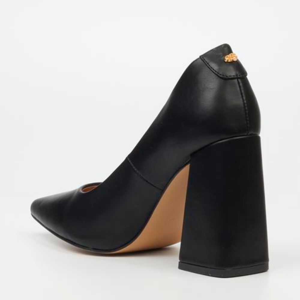 Elegant black pointed-toe heels by Miss Black, featuring a sturdy 9cm block heel.